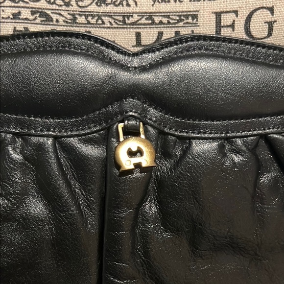 Etienne Aigner Black Leather Shoulder Bag Classic Design - Picture 2 of 7